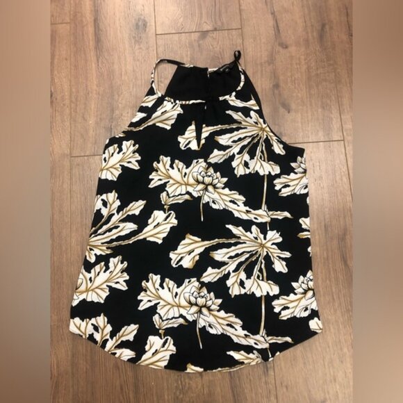 RWampCO  SLEEVLESS TOP IN SIZE SMALL - Picture 5 of 7